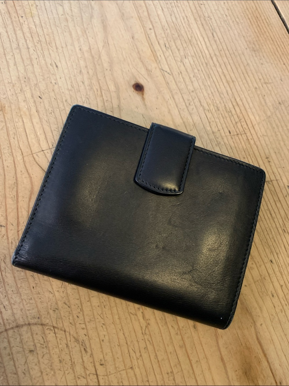 Salvatore Ferragamo, black snap closure wallet - Picture 4 of 14